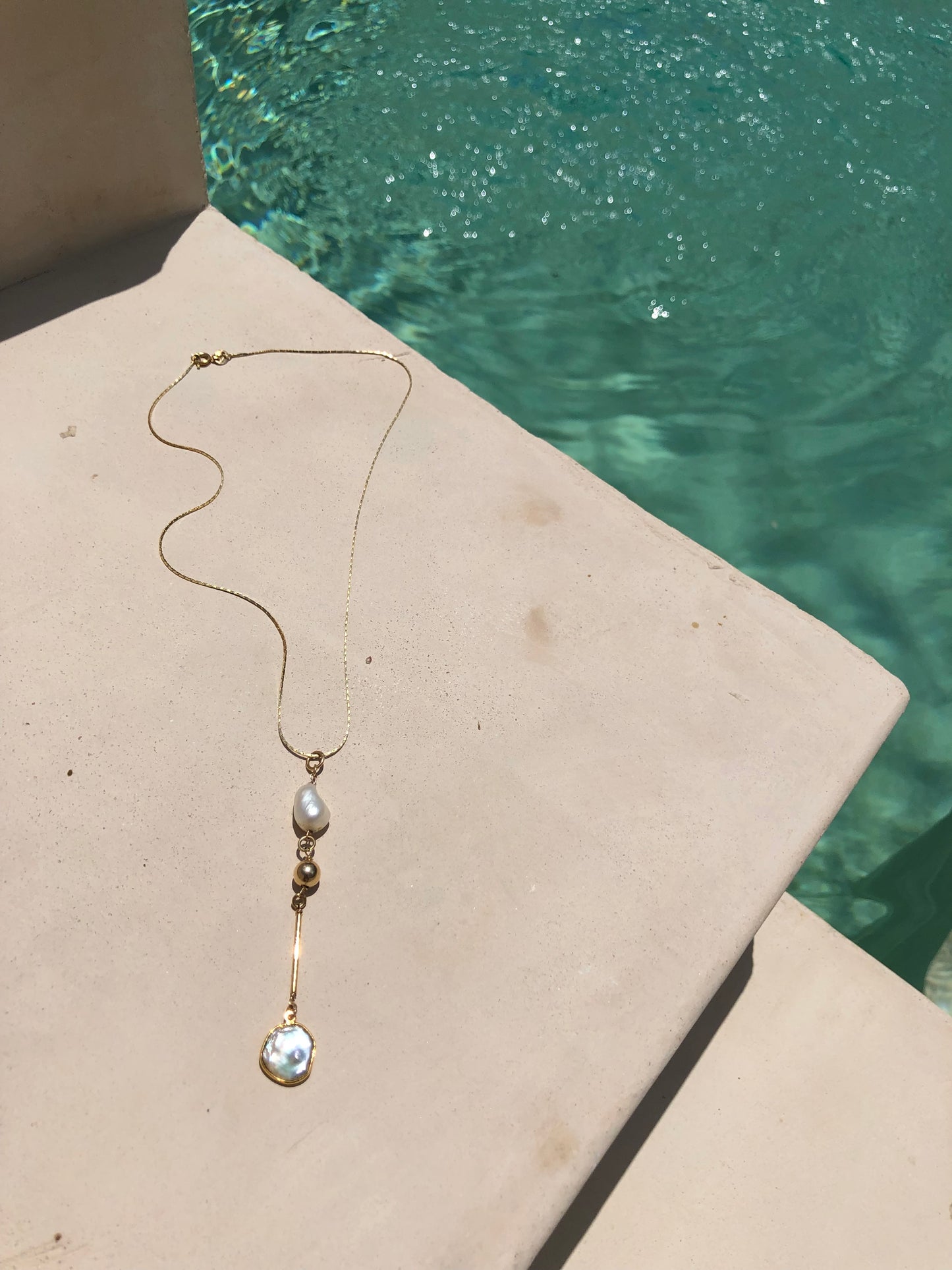 Modern pearls with teardrop necklace